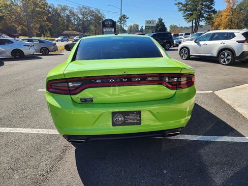 Used 2019 Dodge Charger SXT image 3