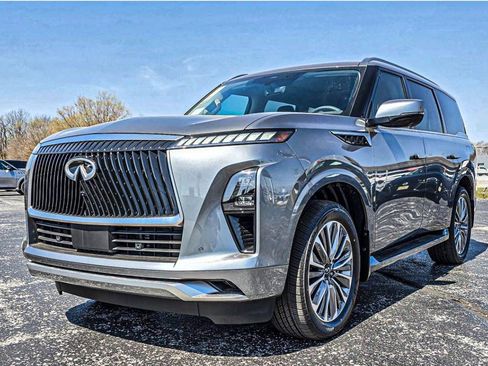 New 2026 INFINITI QX80 Luxe image 3