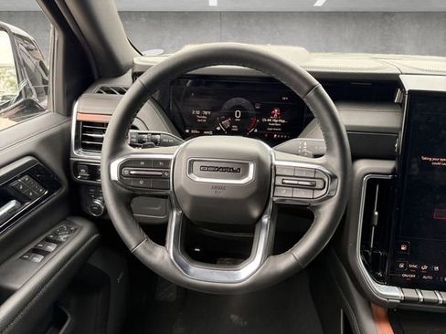 Used 2025 GMC Yukon XL Denali AWD/4WD image 21