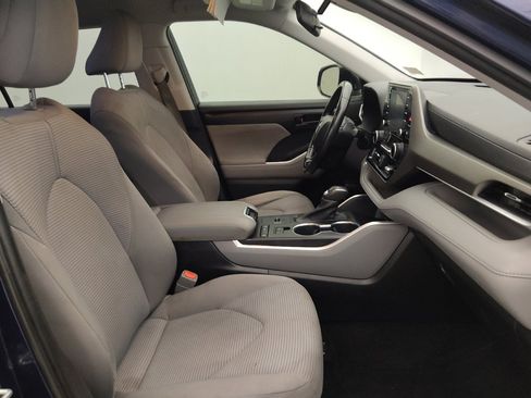 Used 2021 Toyota Highlander LE FWD image 21
