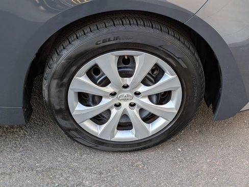 Used 2024 Toyota Corolla LE FWD image 29