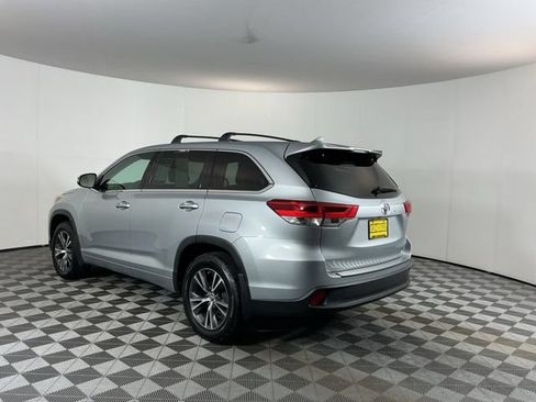 Used 2017 Toyota Highlander Plus AWD/4WD image 7