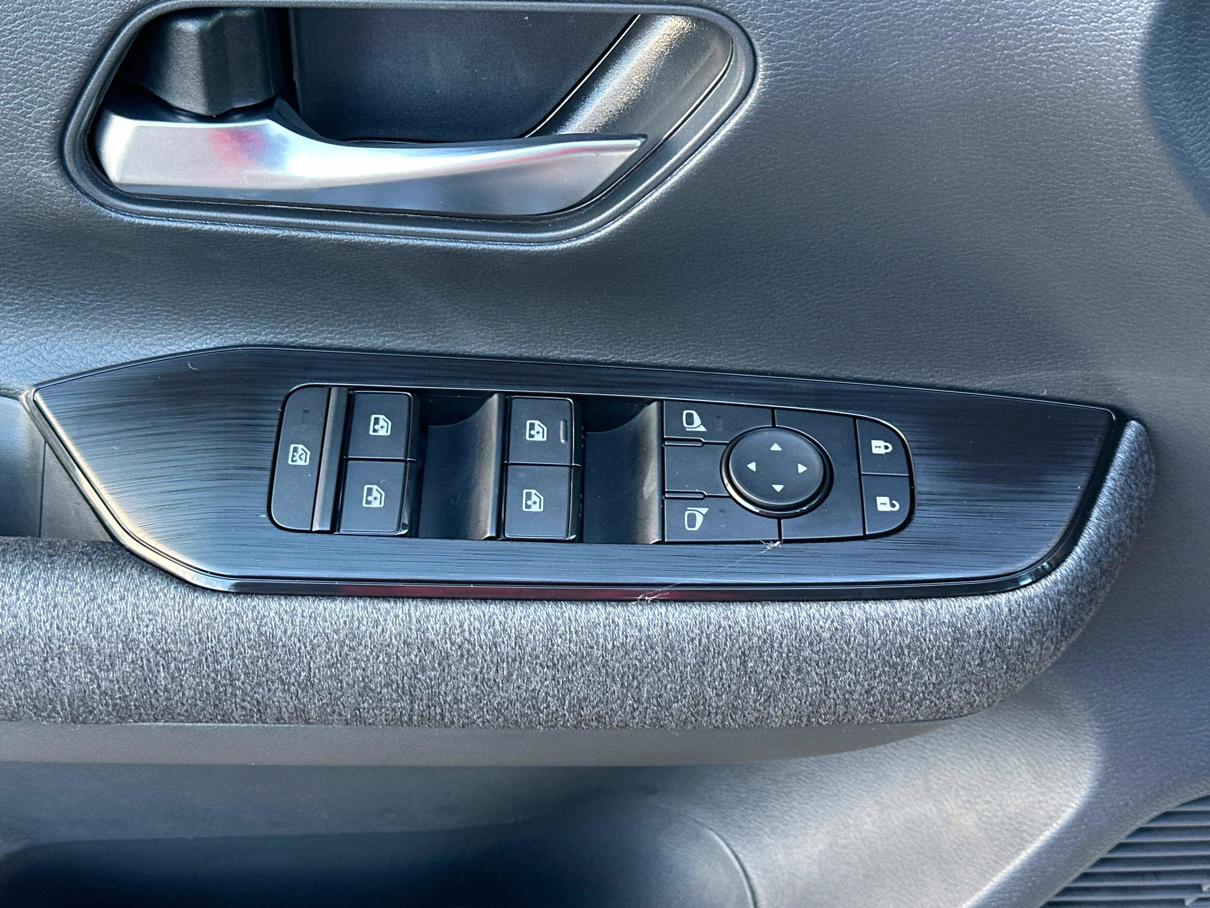 New 2027 Nissan Kicks SV AWD/4WD image 19