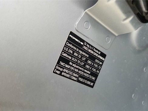 Used 2024 Porsche Macan w/ Premium Plus Package image 62