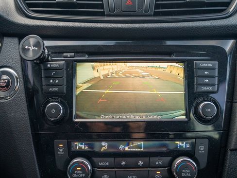 Used 2019 Nissan Rogue SV image 16