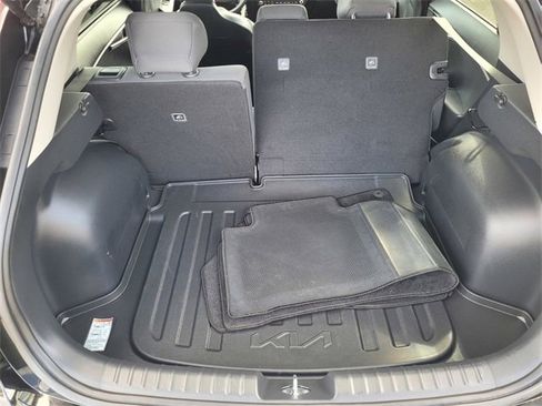 Used 2023 Kia Niro LX image 8