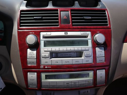 Used 2004 Toyota Solara SLE FWD image 18
