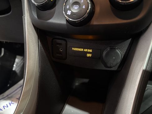 Used 2019 Chevrolet Trax LT w/ LT Convenience Package image 28