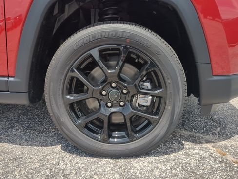 New 2026 Jeep Compass Latitude AWD/4WD image 9