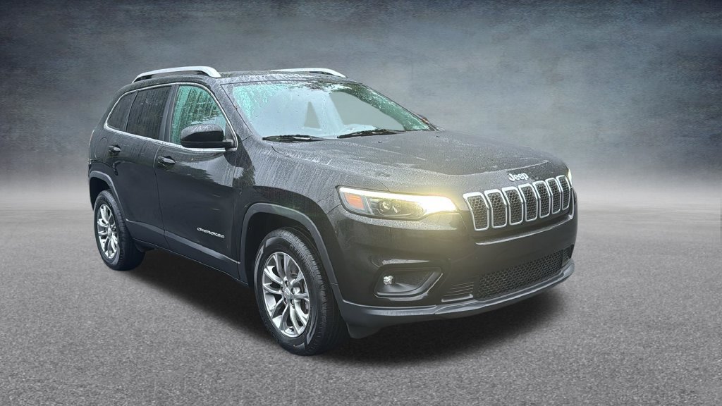 Used 2019 Jeep Cherokee Latitude Plus w/ Cold Weather Group AWD/4WD image 2