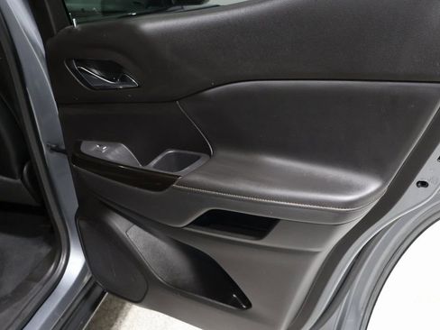 Used 2022 GMC Acadia AT4 image 25