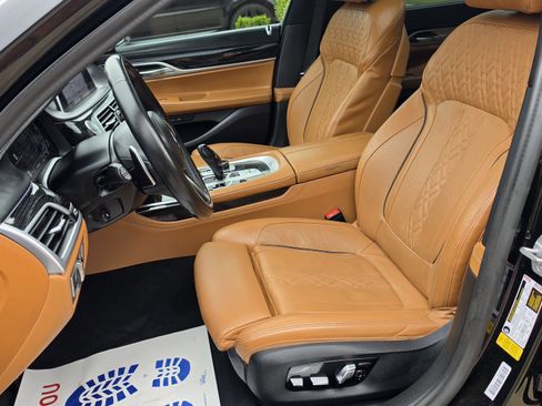 Used 2021 BMW 740i w/ M Sport Package image 26