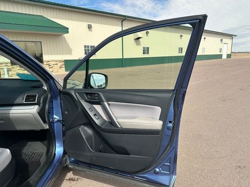 Used 2017 Subaru Forester 2.5i Premium w/ All-Weather Package image 29