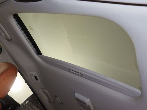 Used 2022 Kia Carnival SX Prestige image 28