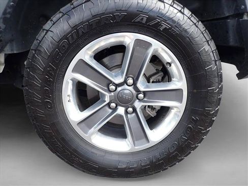 Used 2020 Jeep Wrangler Unlimited Sahara AWD/4WD image 6
