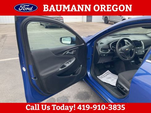 Used 2023 Chevrolet Malibu LT FWD image 2