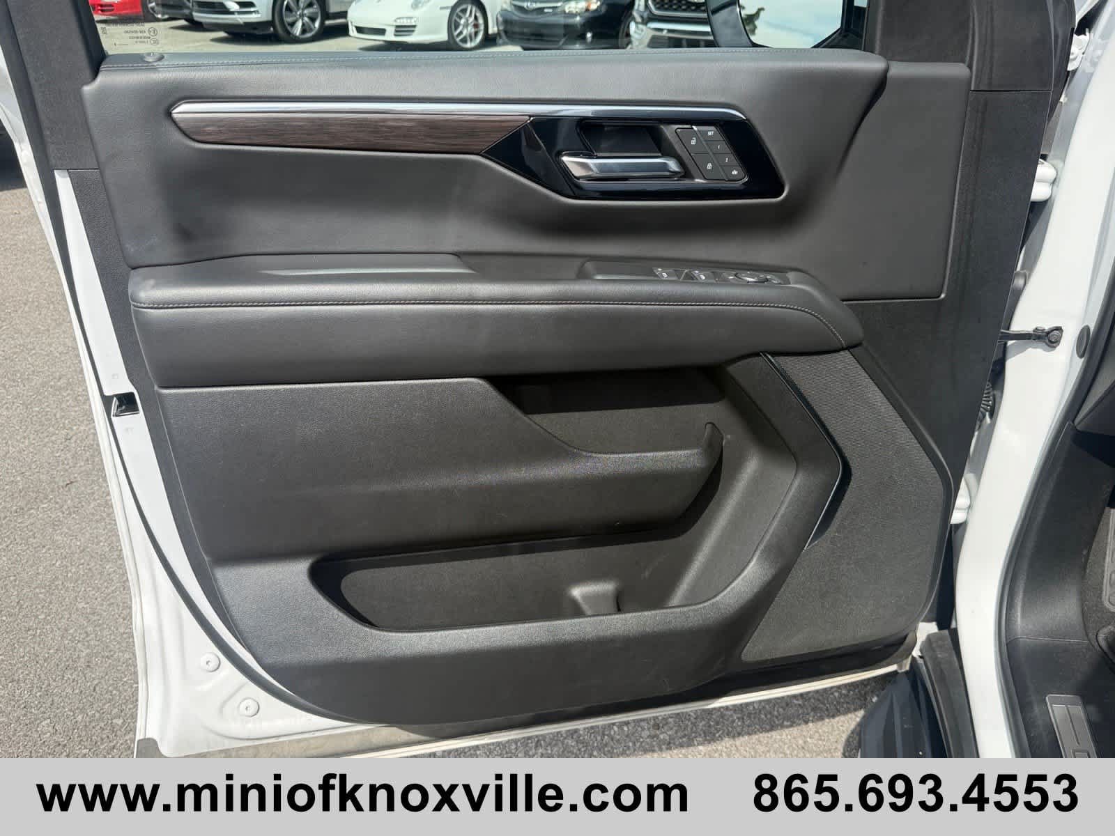 Used 2025 Chevrolet Tahoe LT RWD image 15