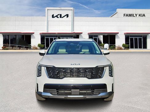 Certified 2025 Kia Sorento S FWD image 2
