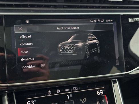 Used 2025 Audi Q7 3.0T Premium Plus w/ Premium Plus Package AWD/4WD image 32