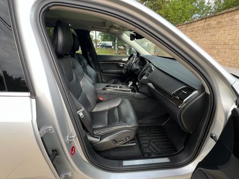 Used 2018 Volvo XC90 T6 Momentum w/ Convenience Package image 17