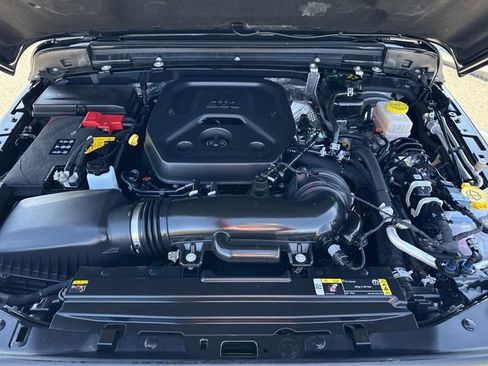 Used 2025 Jeep Wrangler Unlimited Rubicon w/ Technology Group image 43