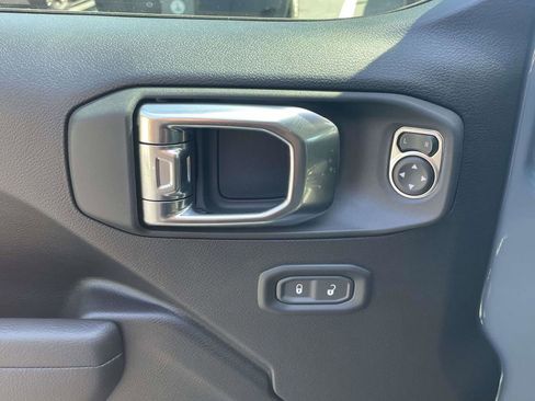 New 2025 Jeep Gladiator Sport image 32