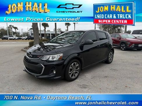 Used 2019 Chevrolet Sonic LT w/ Convenience Package image 2
