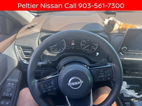 Certified 2023 Nissan Rogue SV image 10