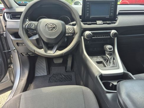 Used 2020 Toyota RAV4 LE FWD image 28