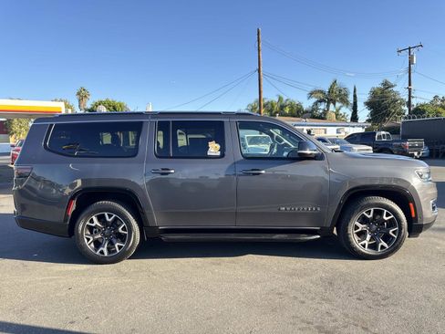 Used 2023 Jeep Wagoneer L Series III w/ Preferred Equipment Group image 4