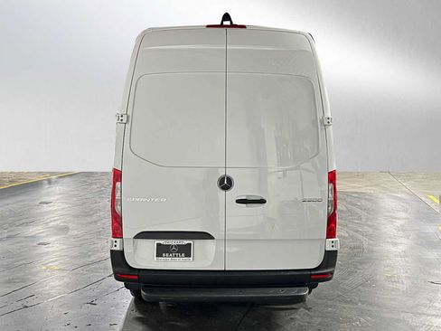 Used 2025 Mercedes-Benz Sprinter 2500 image 4
