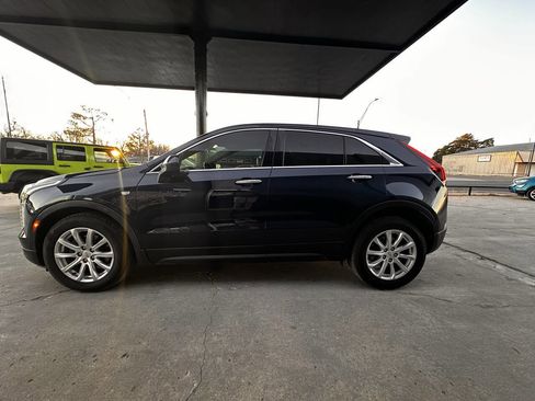 Used 2020 Cadillac XT4 Luxury w/ Cold Weather Package image 5