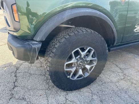 Used 2025 Ford Bronco Badlands image 15