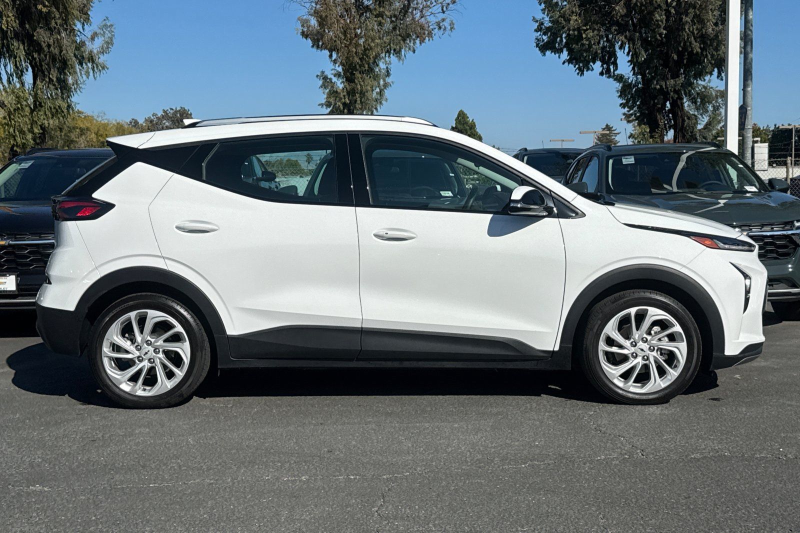Used 2023 Chevrolet Bolt EUV LT FWD image 4