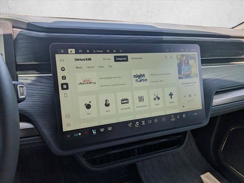 Used 2025 Rivian R1S Adventure AWD/4WD image 20
