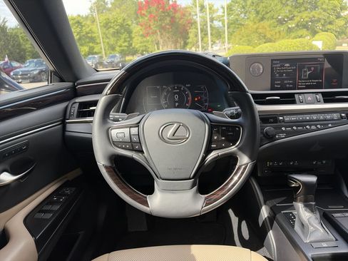 Used 2019 Lexus ES 350 w/ Premium Package FWD image 20