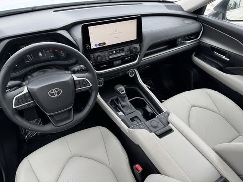 Certified 2024 Toyota Grand Highlander XLE image 5