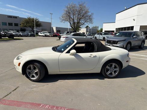 Used 2008 MAZDA MX-5 Miata Sport w/ Convenience Pkg image 2