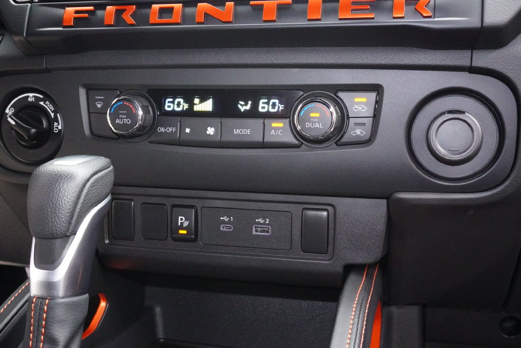 Used 2025 Nissan Frontier PRO-4X AWD/4WD image 15