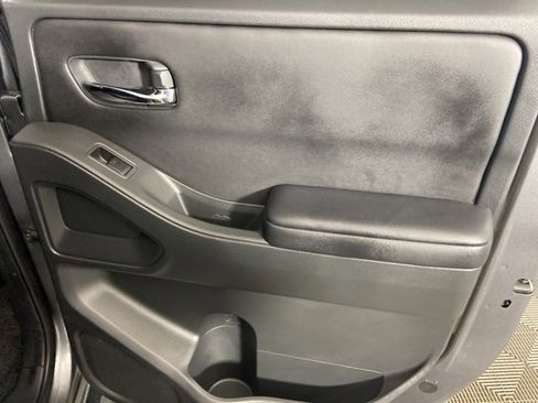 Used 2025 Nissan Frontier SL image 20