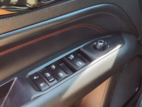 Used 2025 Jeep Compass Trailhawk AWD/4WD image 18