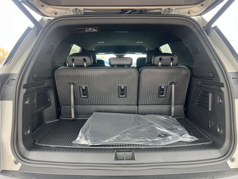 New 2026 Chevrolet Traverse Z71 w/ LPO, Floor Liner Package image 10