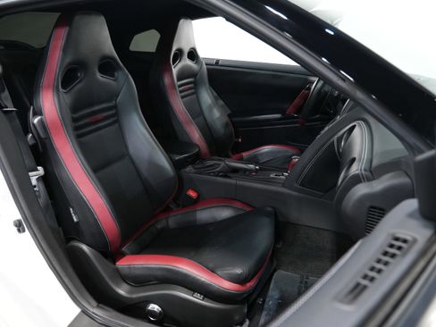 Used 2015 Nissan GT-R Black Edition image 30