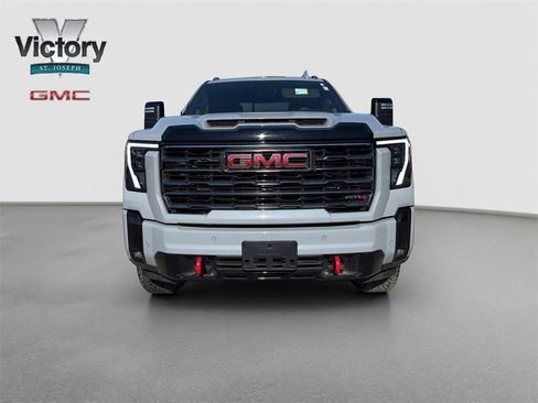 Used 2025 GMC Sierra 2500 AT4 w/ AT4 Premium Plus Package image 3