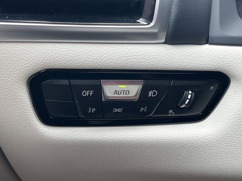 Used 2022 BMW 840i Convertible w/ Comfort Seating Package image 11