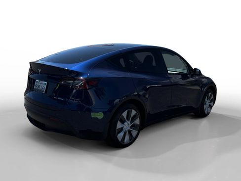 Used 2023 Tesla Model Y Long Range AWD/4WD image 5