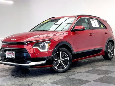 Used 2023 Kia Niro SX image 12