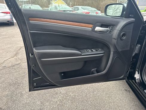 Used 2016 Chrysler 300 C Platinum w/ Safetytec Plus Group image 21