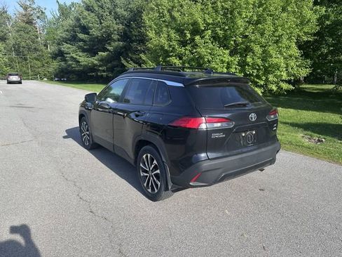 Used 2023 Toyota Corolla Cross XLE w/ Convenience Package AWD/4WD image 5