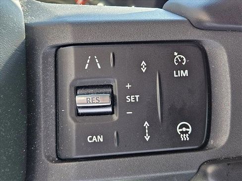 Used 2024 Land Rover Defender 110 X-Dynamic SE image 14